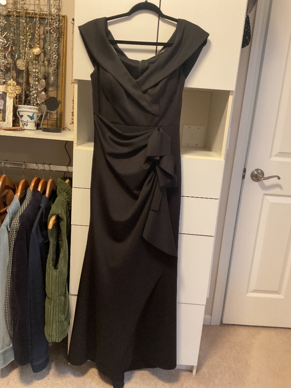 Formal Black Off Shoulder Elegant XSCAPE Gown 10P